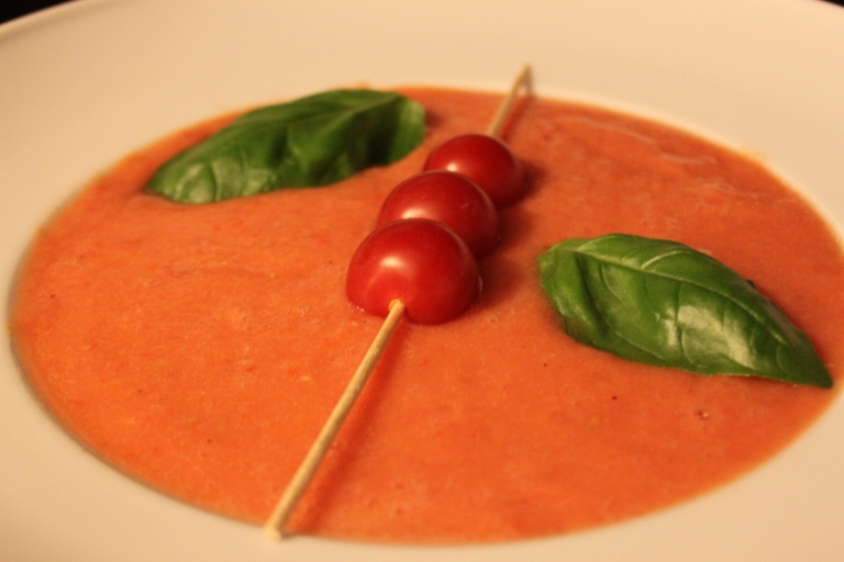 Wassermelonen-Tomaten-Minz-Gazpacho – Veganfoodpornblog
